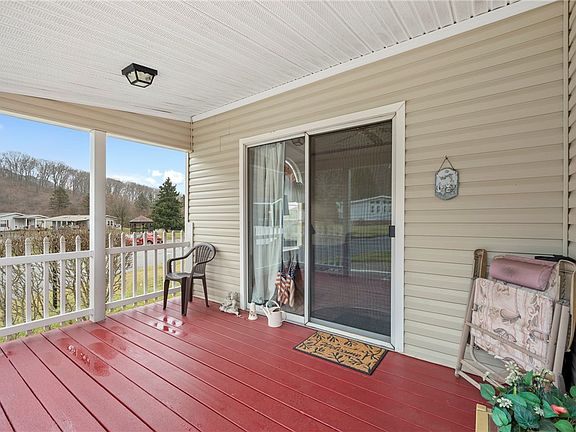 4th image of 44 Stratford Ct