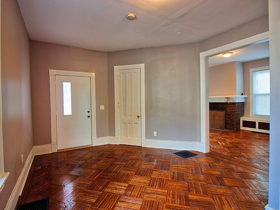 4th image of 421 Douglas St