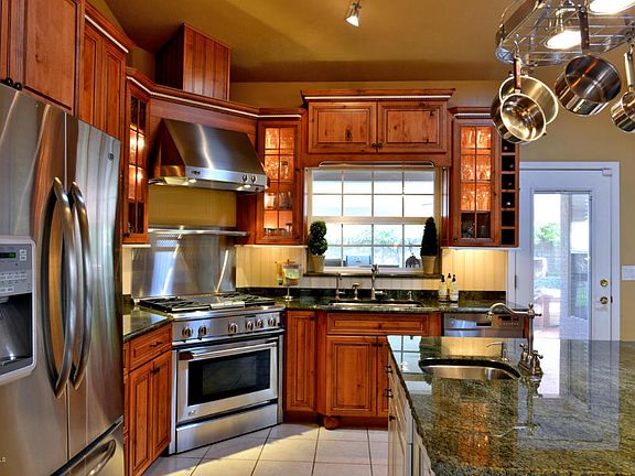 2nd image of 1548 W Sunridge Dr