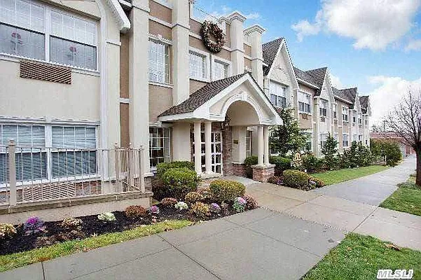 Rented by Douglas Elliman | media 19