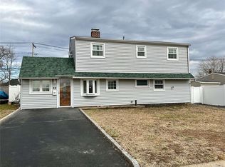 66 Walnut Ln, Hicksville, NY 11801