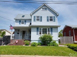 5 Thomas Pl, Parlin, NJ 08859