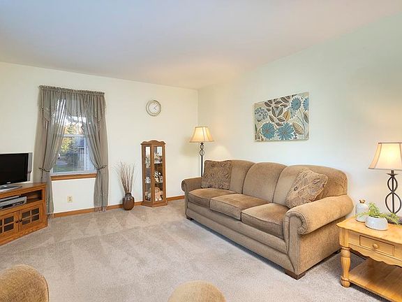 2nd image of 5711 Vienna Dr