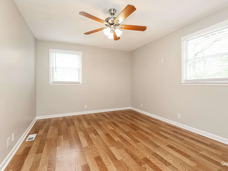 2618 Timberland Dr — Photo 11