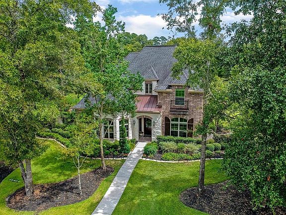 Stunning 1plus acre all inclusive custom home built in the highly popular community of Benders Landing Estates in 2014. On trend colors and loads of extras.