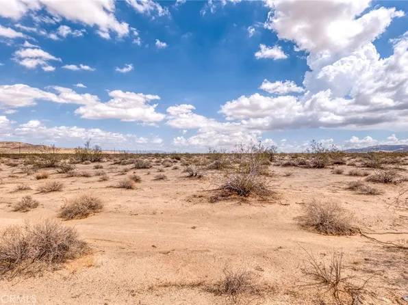 140 Mantonya Rd, Twentynine Palms, CA 92277