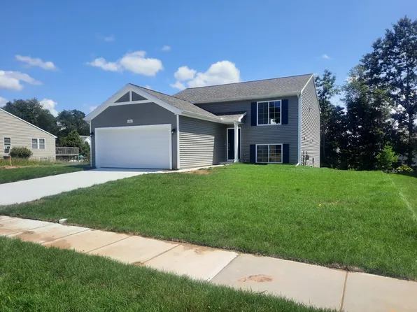 804 Parkwood Dr, Greenville, MI 48838