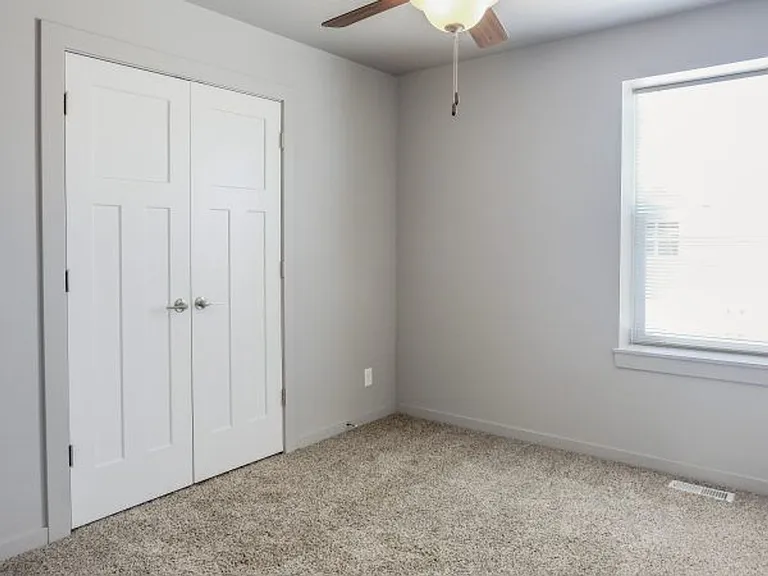 Ledgestone Townhomes — Photo 15