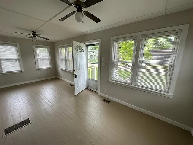 1040 E Pearl Ave — Photo 13