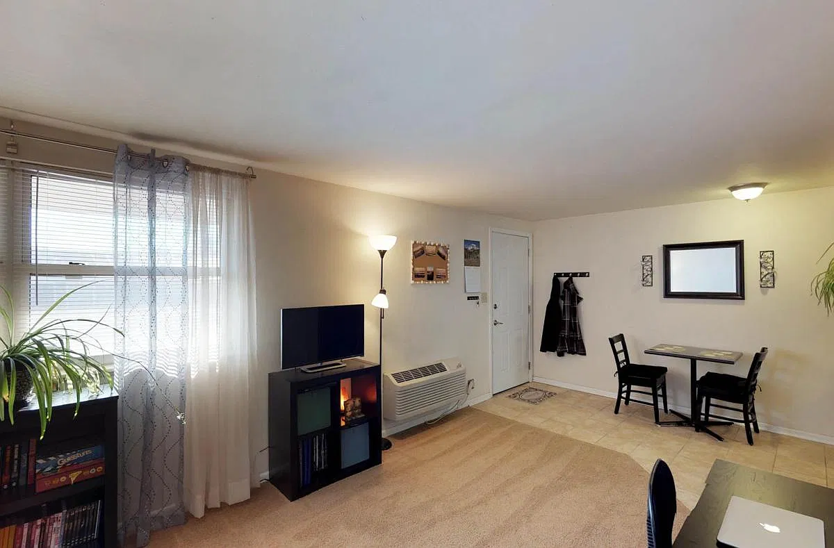 919 Denison Ave — Photo 4