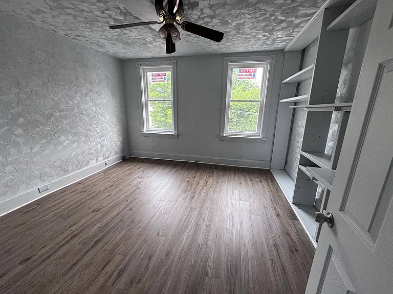 1323 Berryhill St #1 — Photo 16