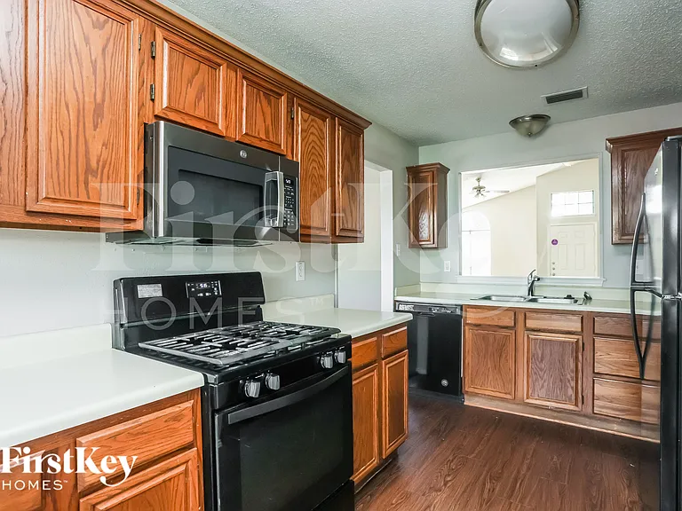 4368 Saugus Dr — Photo 6