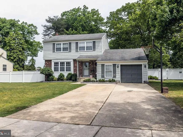 16 Doe Dr, Blackwood, NJ 08012