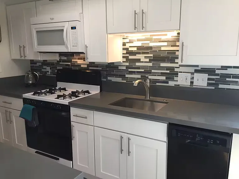 2055 Albatross St — Photo 9