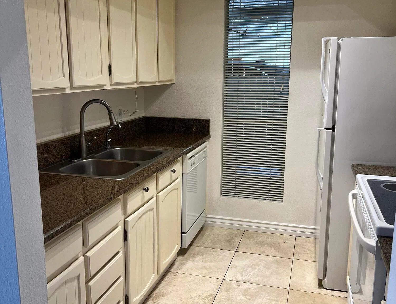 2 bed, 1.0 bath, 884 sqft, $1,400 — Photo 3