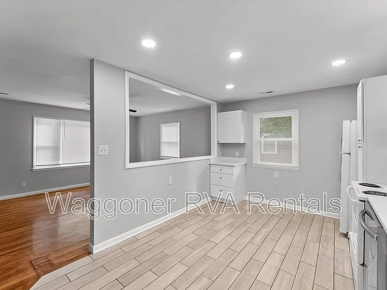 924 Kingsway Rd — Photo 32