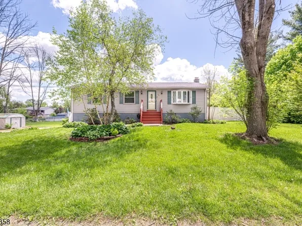 28 Zinnia Dr, Vernon Twp., NJ 07418