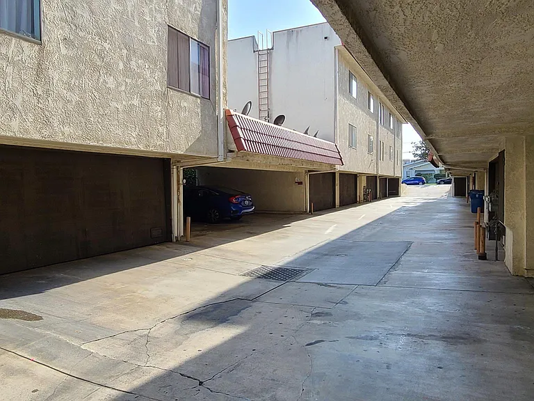 132 N Marengo Ave #D — Photo 12