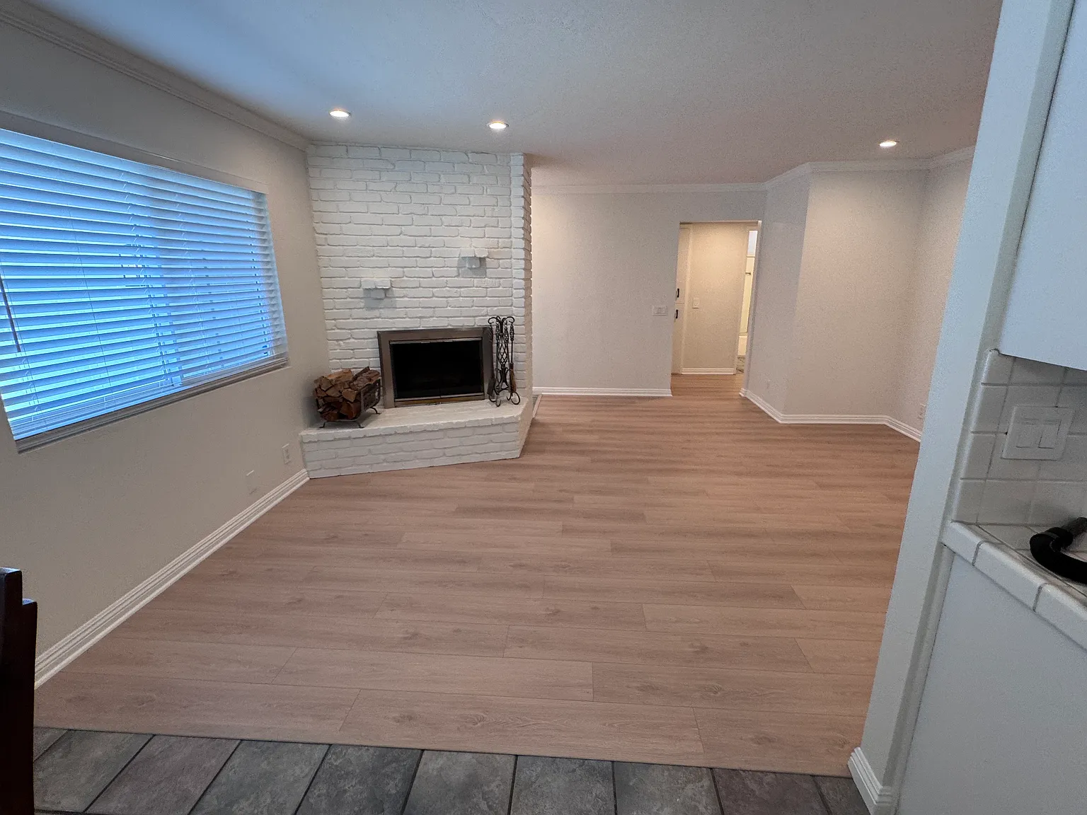 25116 Vermont Dr — Photo 2