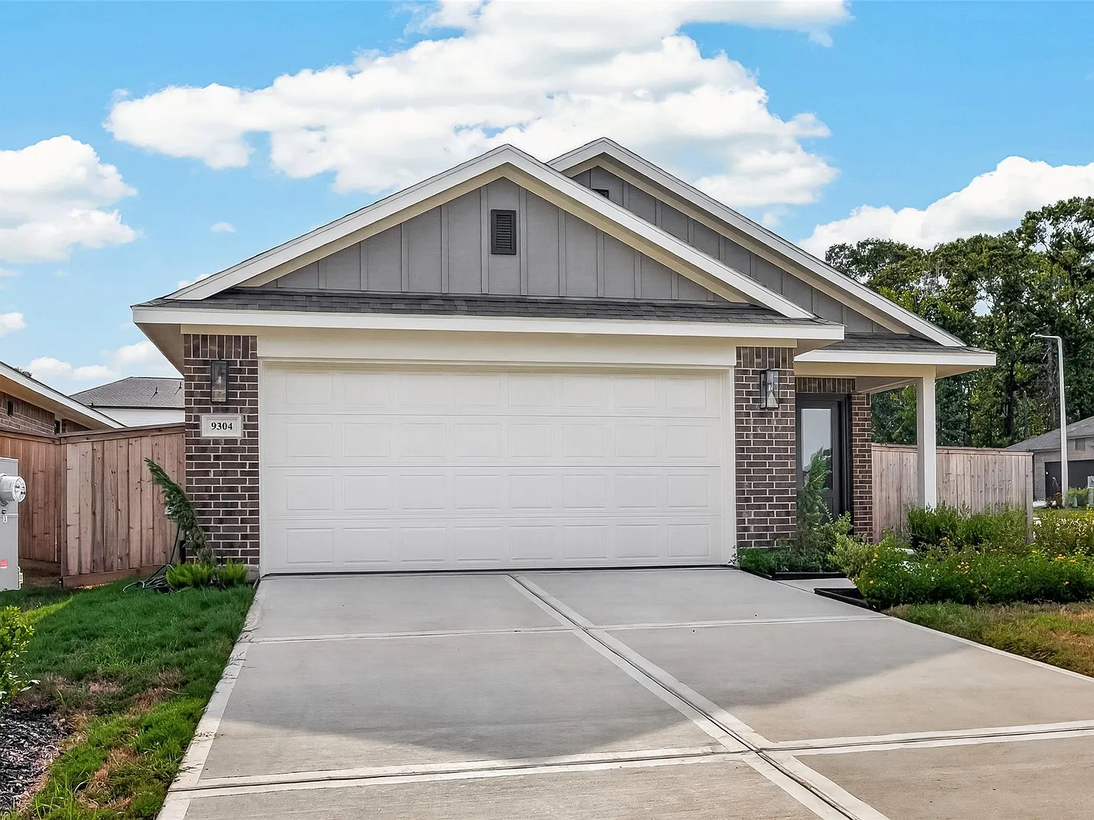 4 bed, 2.0 bath, $1,900 — Photo 2