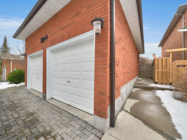 56 Ballard Cres #LOWER — Photo 2