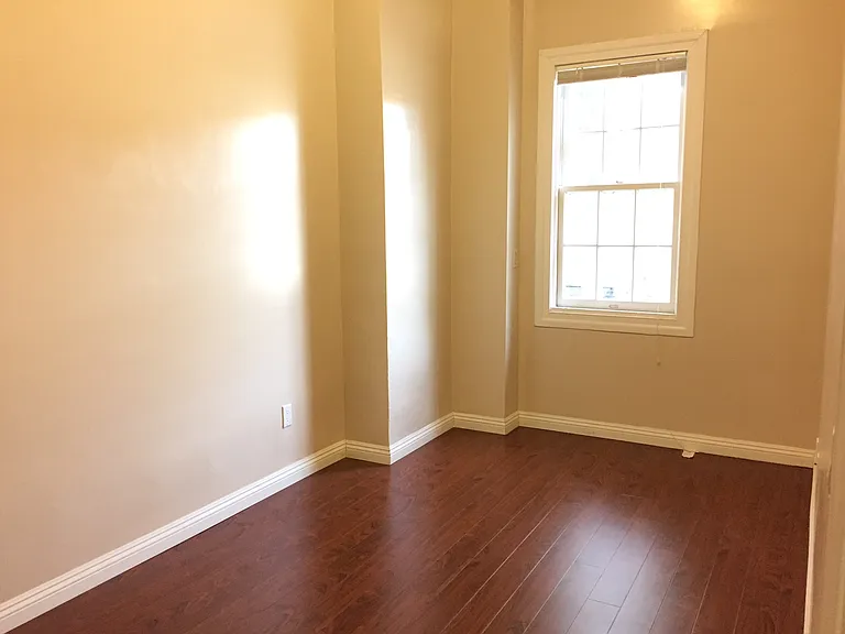 1030 E Green St #20 — Photo 2