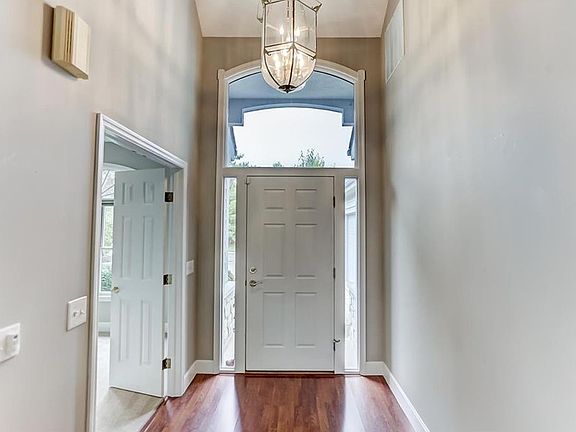 3rd image of 9735 Greenside Ct