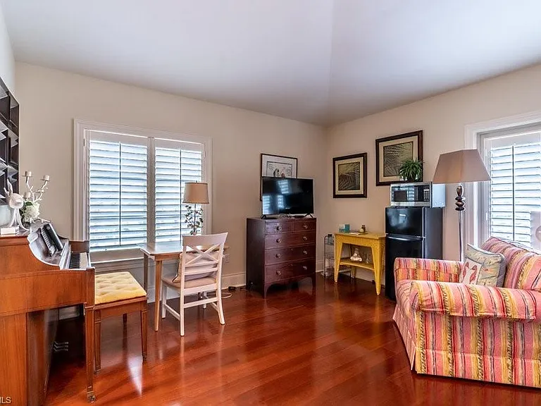 300 3rd Ave S #3 — Photo 30