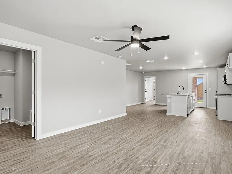 502 Elmont St — Photo 6