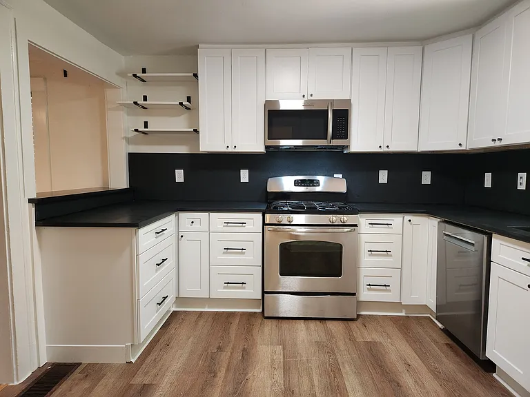 1505 Eastland Rd — Photo 11
