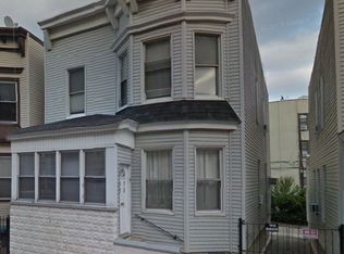 3075 32nd St, Astoria, NY 11102
