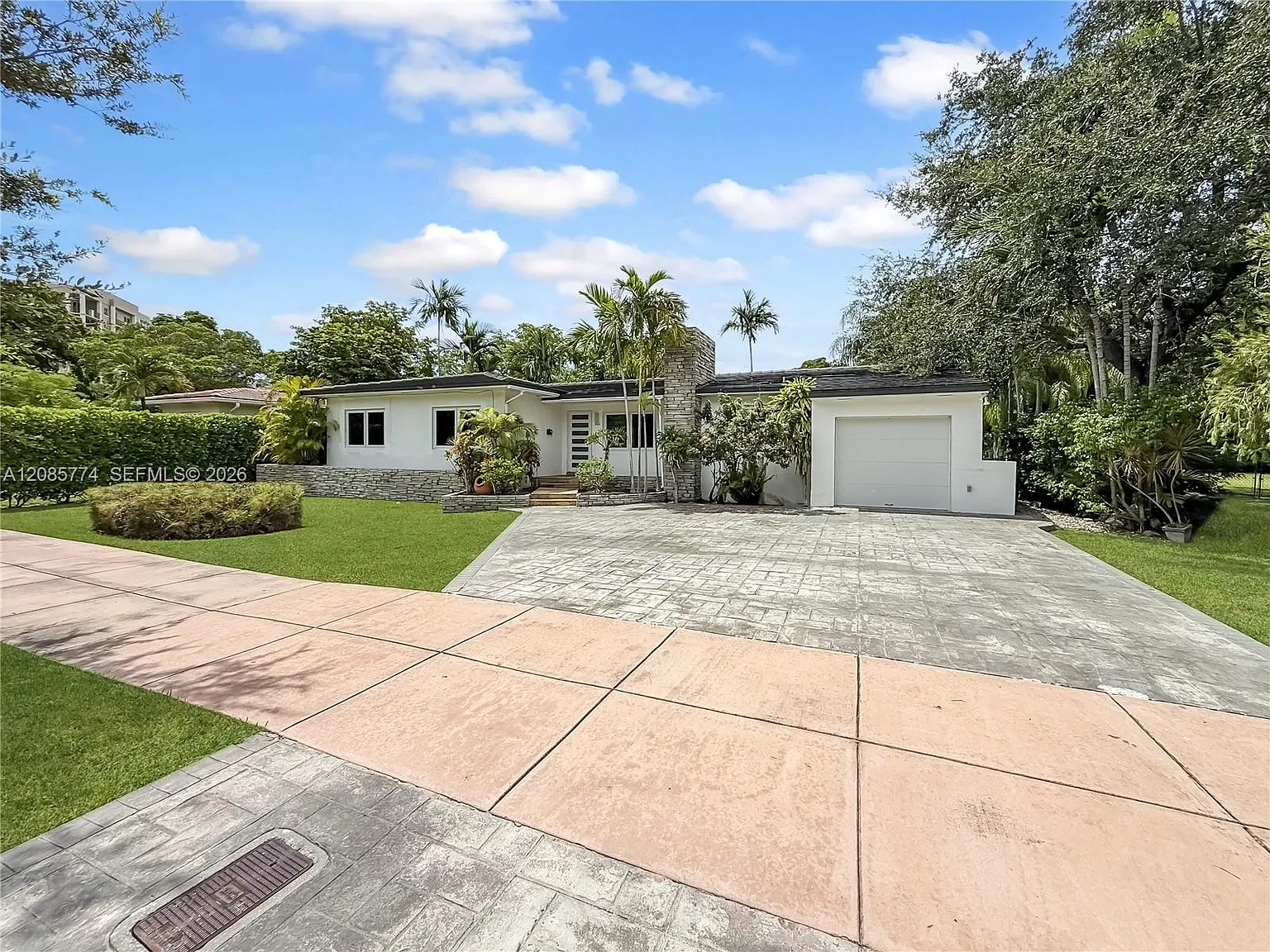 Coral Gables Crafts Sec — Photo 3