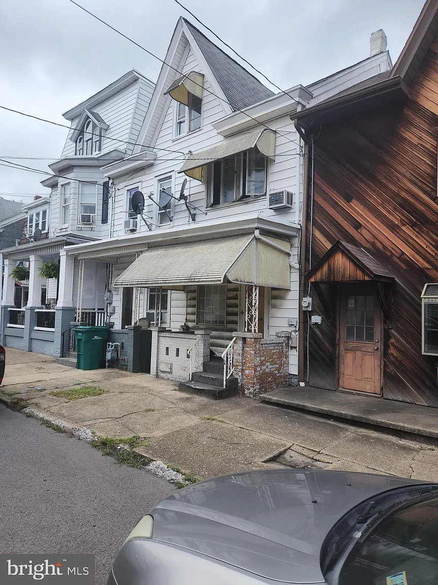 217 West Ave photo 1