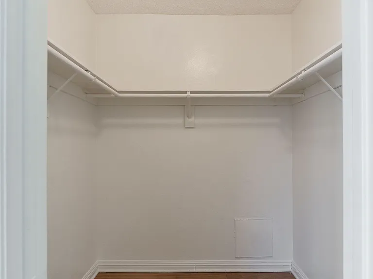 905 North 3rd Comfort, Community & Convenience in Vibrant Burbank — Photo 7