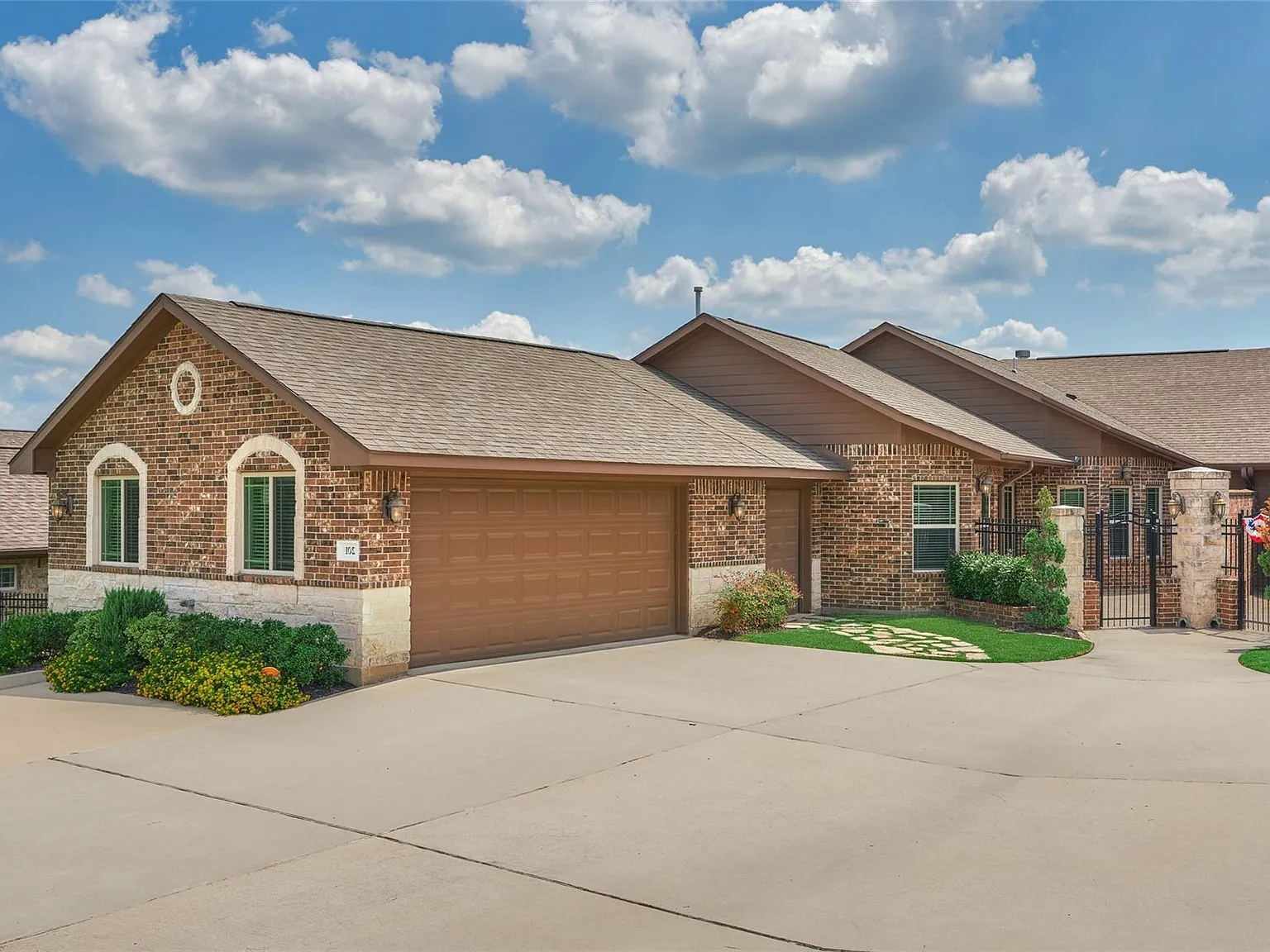 3 bed, 2.5 bath, 2078 sqft, $2,500 — Photo 4