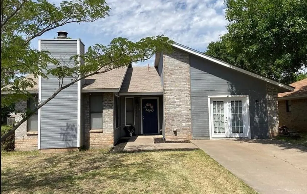 4 bed, 1425 sqft, $2,395 — Photo 1