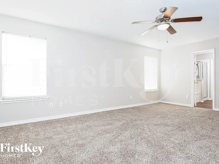 1343 Foster St — Photo 8