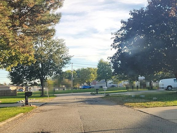4th image of 37039 Almont Dr W