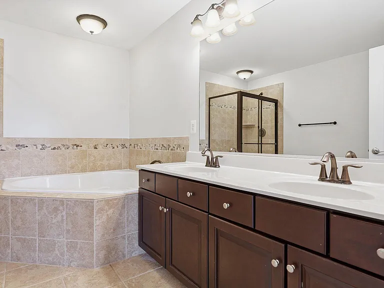 15360 Kensington Park Dr — Photo 23