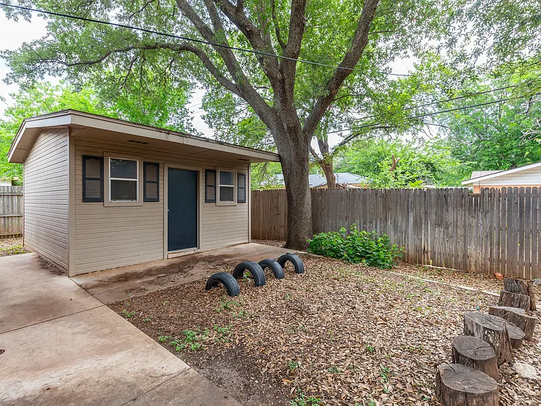2132 Sylvan Dr — Photo 31