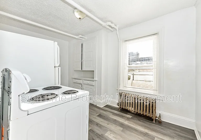 220 Summit Ave #BASEMENT — Photo 23