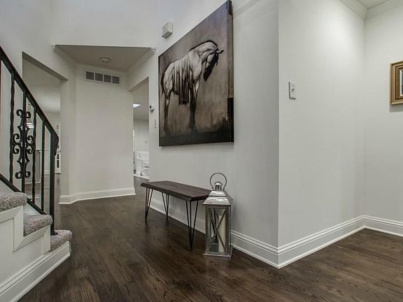 3rd image of 1212 N Oak Cliff Blvd