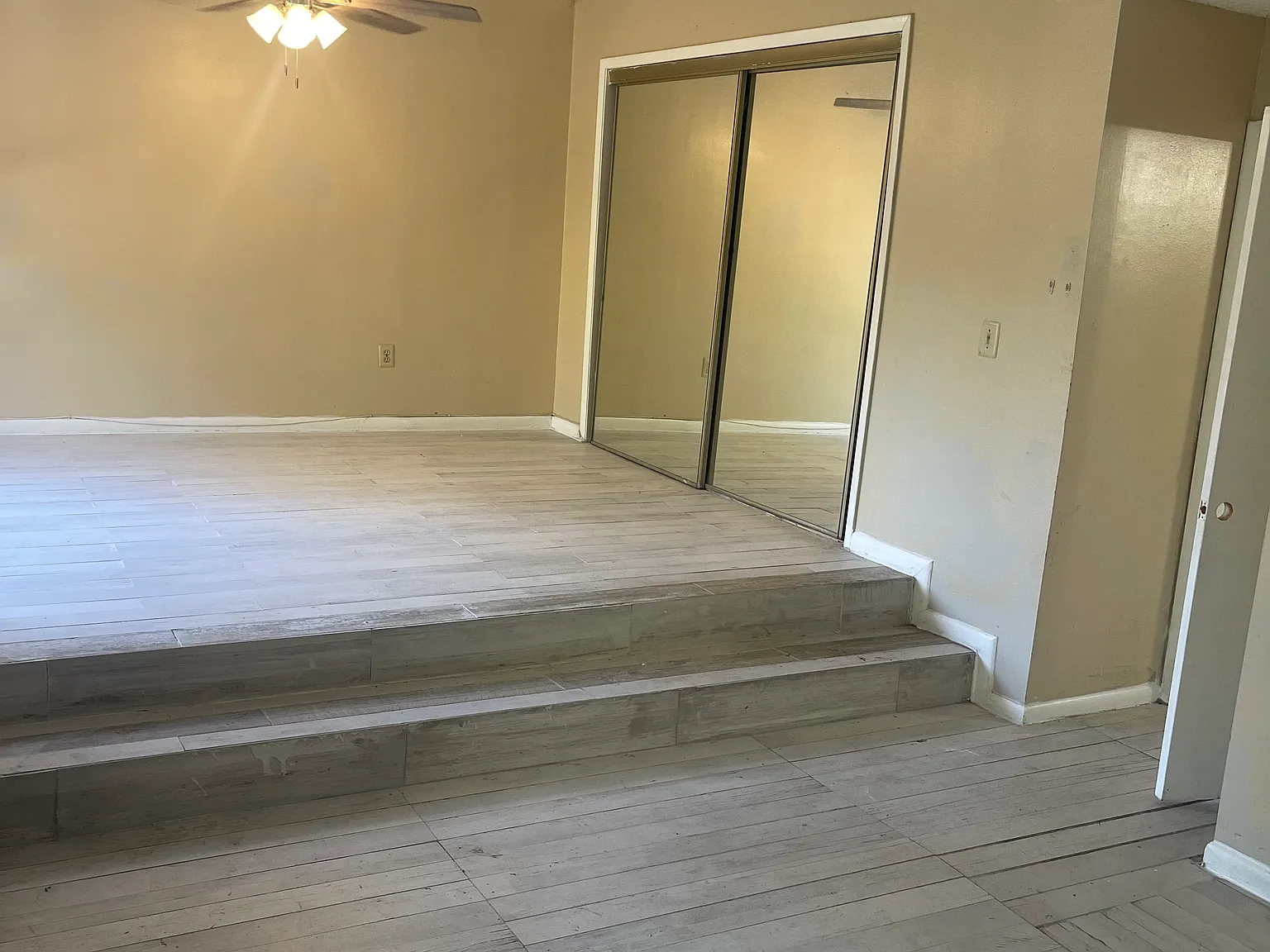 3 bed, 2400 sqft, $1,807 — Photo 3