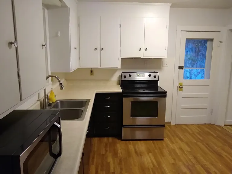 1712 Good Hope St — Photo 3