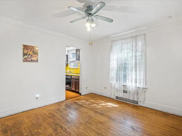 180-19 Grand Central Parkway image 4 of 24