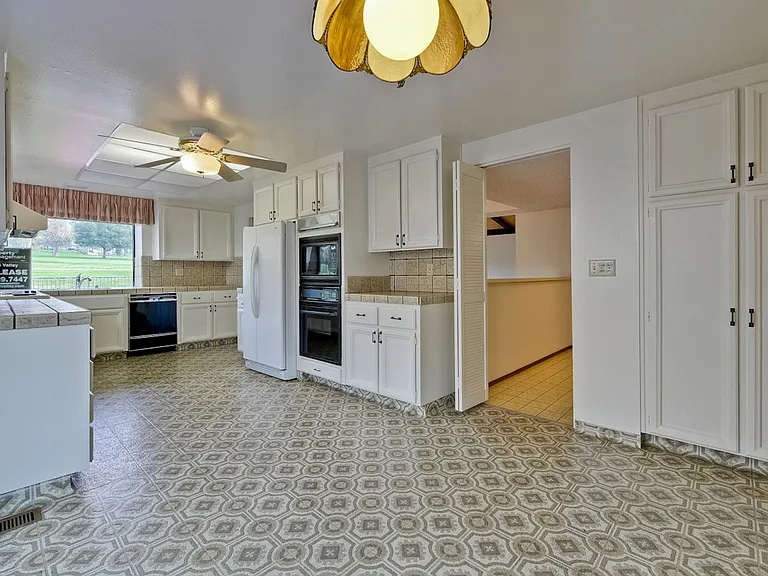 8224 Claret Ct — Photo 14