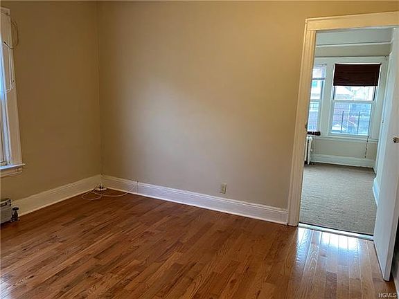 4th image of 1037 E 231st St