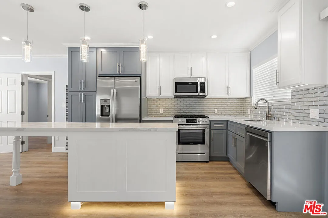 2 bed, 2.0 bath, 1000 sqft, $4,495 — Photo 1