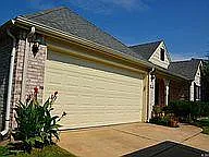 910 N Sycamore Pl — Photo 6