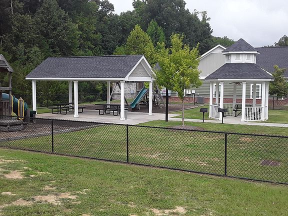 2nd image of 630 Rockwood Crossing Dr #2B-2Ba-1000Sqft